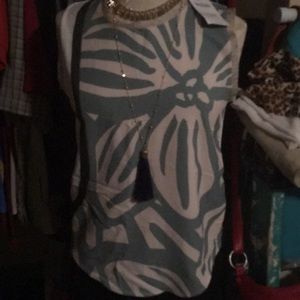 This is a beautiful's blouse short sleeve